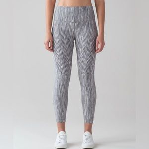 Lululemon Wunder Under Hi-Rise 7/8 Tight 25"
Luon Size 2